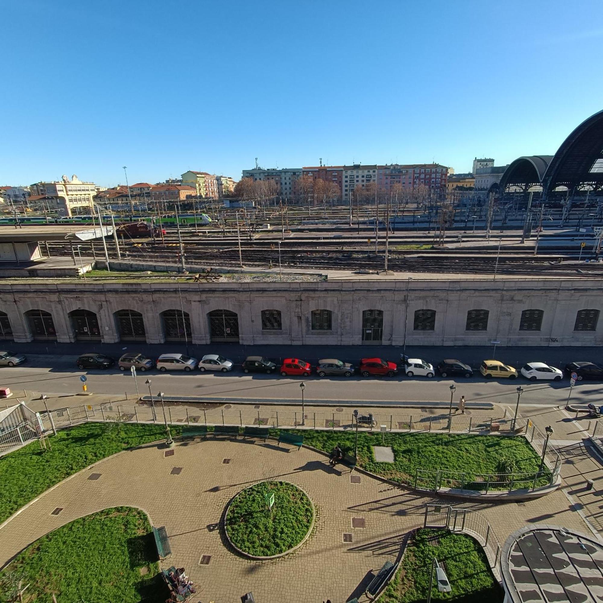 Milano Rifugio Stazione Centrale — Foto 1